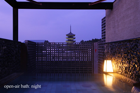 Pict : open-air bath : night